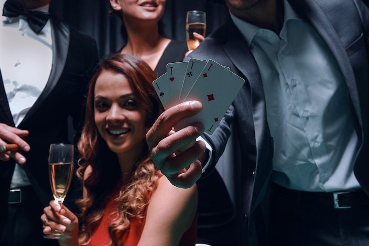 Antarmuka aplikasi mobile hantuslot menampilkan menu permainan, taruhan olahraga, dan opsi pembayaran